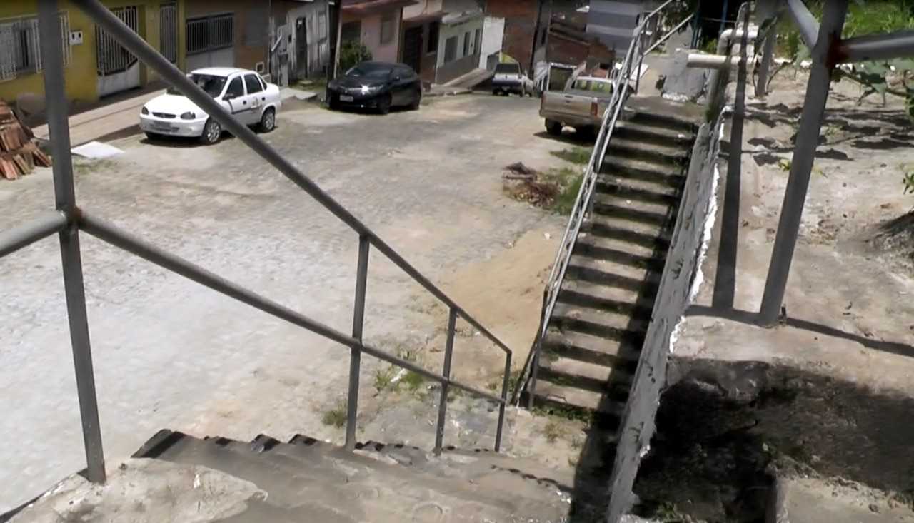 Camacã: Moradores da escadaria da Rua Duque de Caxias comemoram a instalação de Corrimãos